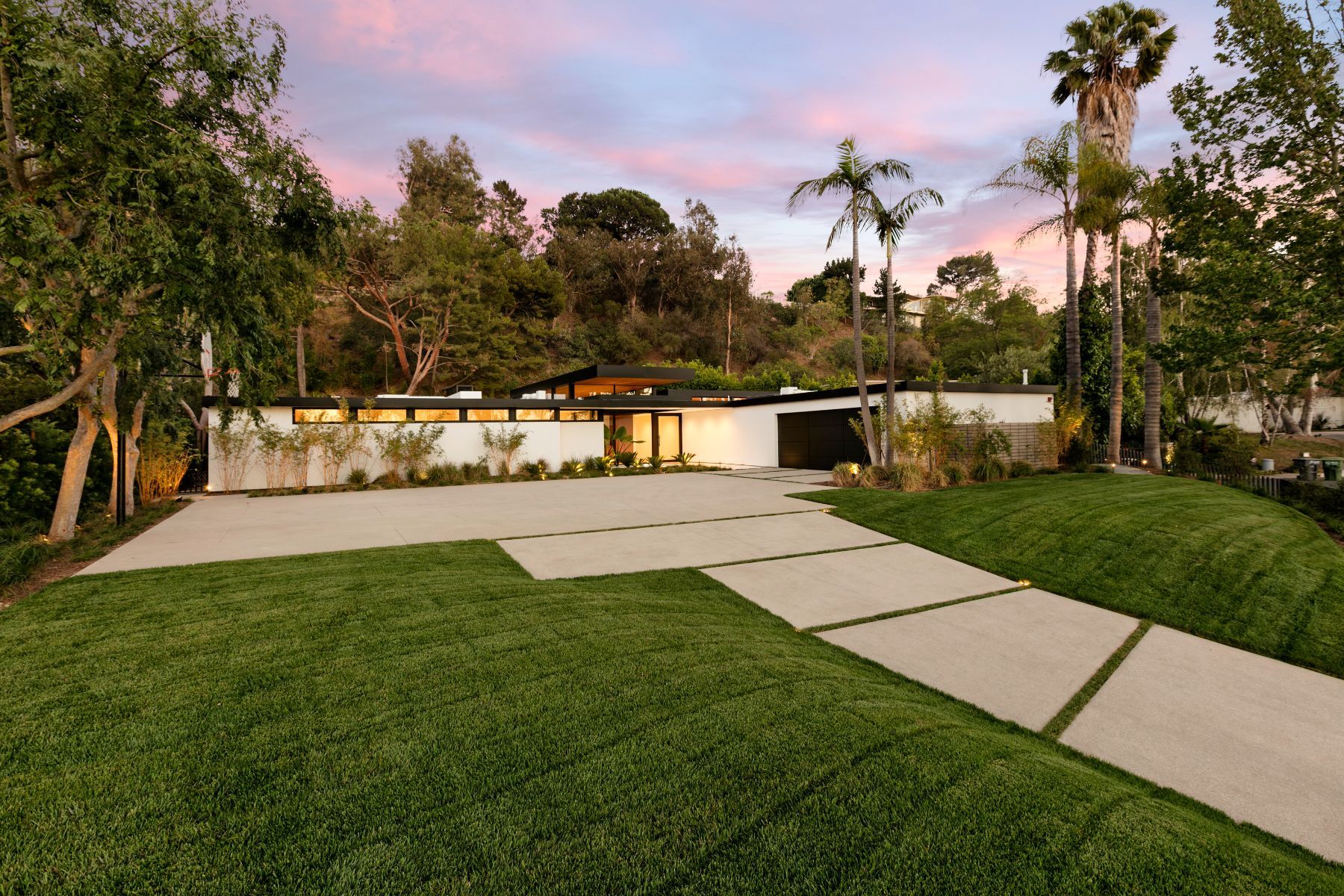 The gardens at 570 Evelyn Place