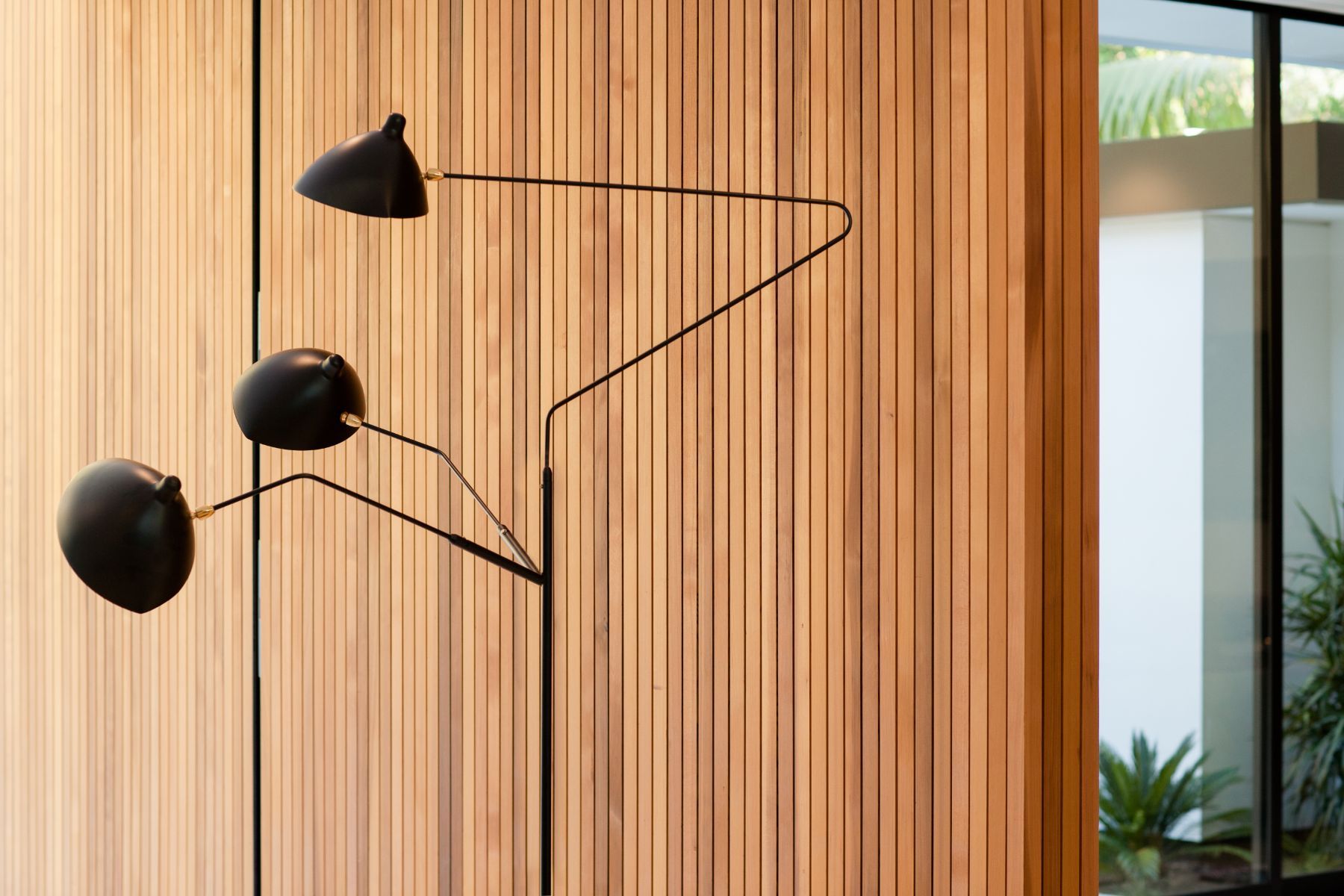 570 Evelyn Place interior and courtyard detail